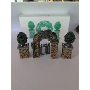 Dept 56 Stone Corner Posts w/ Holly Trees & Stone Archway 3 pc #52648 READ!